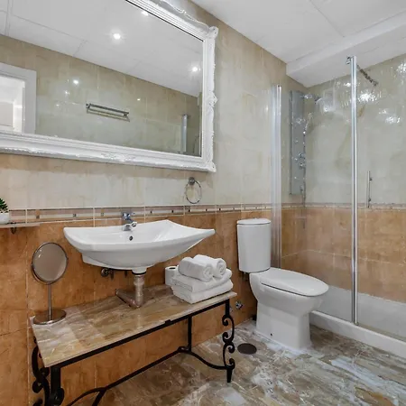 Beachfront In With Pool Apartman