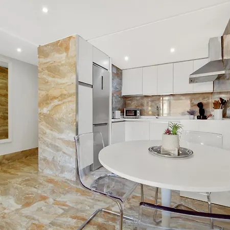 Beachfront In With Pool Daire