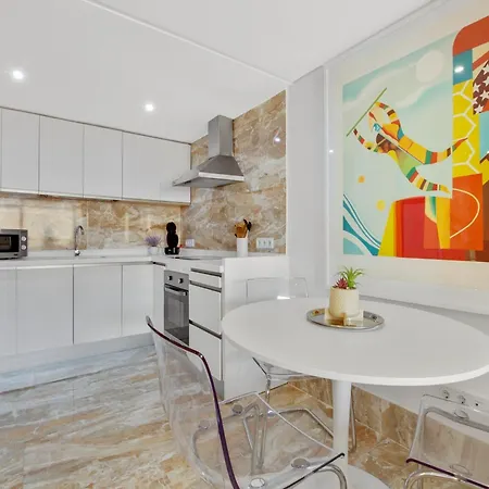 Apartman Beachfront In With Pool Torremolinos