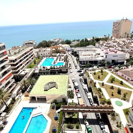 Beachfront In With Pool Apartman